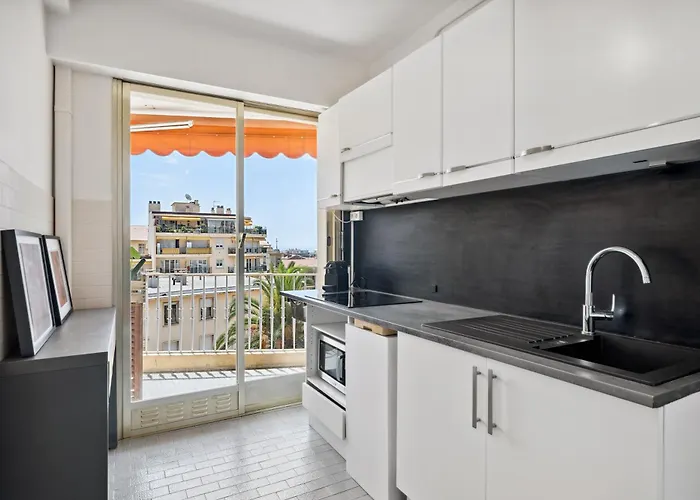 Apartment Spacieux 2p Design, Proche Gare, Tennis Et Plages