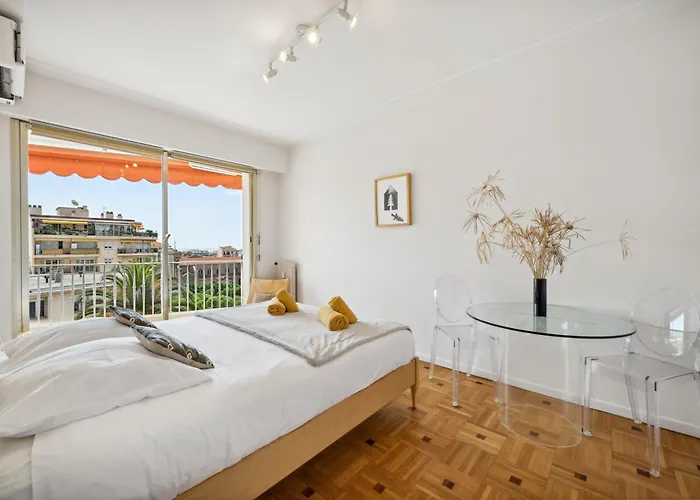 Apartment Spacieux 2p Design, Proche Gare, Tennis Et Plages Menton